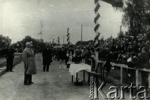 1932, Pińsk, woj. poleskie, Polska.
Otwarcie mostu na Pinie. Kolekcja Zenona Smołko.
Fot. NN, zbiory Archiwum Historii Mówionej Ośrodka KARTA i Domu Spotkań z Historią, udostępniła Albina Smołko w ramach projektu 