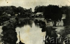 1920-1939, Pińsk, woj. poleskie, Polska.
Pejzaż nad Piną.
Fot. NN, zbiory Archiwum Historii Mówionej Ośrodka KARTA i Domu Spotkań z Historią, udostępniła Albina Smołko w ramach projektu 