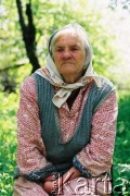 17.05.2008, Kołobojułka k. Kamieńca Podolskiego, Ukraina.
Rafaela Wróblewska w swoim domu i ogrodzie przydomowym.
Fot. Dominik Czapigo, fotografia wykonana w ramach realizacji projektu 