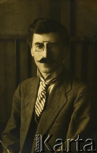 27.12.1926, Dunajowce, Polska.
Portret Stefana Wiśniewskiego, ojca Haliny Wiśniewskiej.
Fot. NN, zbiory Archiwum Historii Mówionej Ośrodka KARTA i Domu Spotkań z Historią, udostępniła Halina Wiśniewska w ramach projektu 