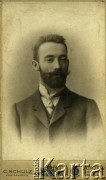 Ok. 1900, Dorpat, Imperium Rosyjskie.
Portret Jana Hillicha wykonany w atelier fotograficznym 