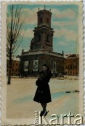 1948, Buczacz, Ukraińska SRR, ZSRR.
Halina Wiśniewska (zdjęcie czarno-białe kolorowane przez autorkę; pracowała w atelier fotograficznym).
Fot. NN, zbiory Archiwum Historii Mówionej Ośrodka KARTA i Domu Spotkań z Historią, udostępniła Halina Wiśniewska w ramach projektu 