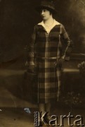 Lata 20., brak miejsca.
Portret kobiety.
Fot. NN, zbiory Archiwum Historii Mówionej Ośrodka KARTA i Domu Spotkań z Historią, udostępniła Józefa Rybka w ramach projektu 