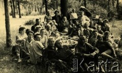 1925, Zarzecze, Ukraińska SRR.
Rodzina Wojciechowskich podczas pikniku.
Fot. NN, zbiory Archiwum Historii Mówionej Ośrodka KARTA i Domu Spotkań z Historią, udostępniła Jadwiga Sołowej w ramach projektu 