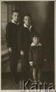 1927, Rzeżyca, Łotwa.
Waleria Korolowa z braćmi: Henrykiem i Mieczysławem.
Fot. NN, zbiory Archiwum Historii Mówionej Ośrodka KARTA i Domu Spotkań z Historią, udostępniła Waleria Korolowa w ramach projektu 