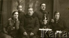 Przed 1939, Dyneburg.
Krewni Walerii Korolowej.
Fot. L. Altman, zbiory Archiwum Historii Mówionej Ośrodka KARTA i Domu Spotkań z Historią, udostępniła Waleria Korolowa w ramach projektu 