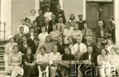 30.06.1936, Wieliczka, Polska.
Stanisław Surdeko (ojciec Walerii Korolowej; w 2. rzędzie 3. z prawej) w czasie wycieczki do Kopalni Soli.
Fot. NN, zbiory Archiwum Historii Mówionej Ośrodka KARTA i Domu Spotkań z Historią, udostępniła Waleria Korolowa w ramach projektu 