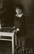 Ok. 1928, Rżeżyca, Łotwa.
Portret Walerii Korolowej. 
Fot. Berzins-Jersovs, zbiory Archiwum Historii Mówionej Ośrodka KARTA i Domu Spotkań z Historią, udostępniła Waleria Korolowa w ramach projektu 