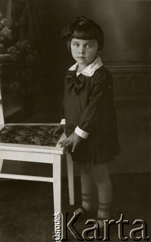 Ok. 1928, Rżeżyca, Łotwa.
Portret Walerii Korolowej. 
Fot. Berzins-Jersovs, zbiory Archiwum Historii Mówionej Ośrodka KARTA i Domu Spotkań z Historią, udostępniła Waleria Korolowa w ramach projektu 