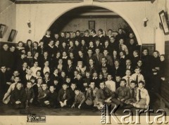 Lata 30., Rzeżyca, Łotwa.
Uczniowie Państwowego Gimnazjum Polskiego.
Fot. NN, zbiory Archiwum Historii Mówionej Ośrodka KARTA i Domu Spotkań z Historią, udostępniła Waleria Korolowa w ramach projektu 