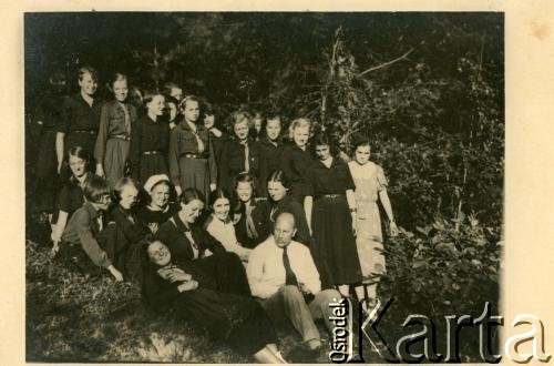 Lata 30., brak miejsca.
Obóz harcerski.
Fot. NN, zbiory Archiwum Historii Mówionej Ośrodka KARTA i Domu Spotkań z Historią, udostępniła Waleria Korolowa w ramach projektu 