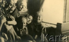 Lata 30., brak miejsca.
Obóz harcerski. 2. z prawej Waleria Korolowa.
Fot. NN, zbiory Archiwum Historii Mówionej Ośrodka KARTA i Domu Spotkań z Historią, udostępniła Waleria Korolowa w ramach projektu 