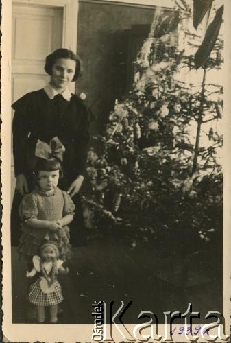 Grudzień 1939, Ryga, Łotwa.
Waleria Korolowa w domu rodzinnym podczas świąt Bożego Narodzenia.
Fot. NN, zbiory Archiwum Historii Mówionej Ośrodka KARTA i Domu Spotkań z Historią, udostępniła Waleria Korolowa w ramach projektu 