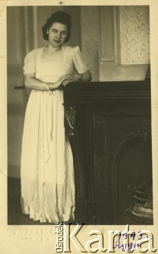1943, Ryga, Łotewska SRR, ZSRR.
Portret Walerii Korolowej.
Fot. NN, zbiory Archiwum Historii Mówionej Ośrodka KARTA i Domu Spotkań z Historią, udostępniła Waleria Korolowa w ramach projektu 