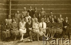 1928, Ryga, Republika Łotewska.
Zdjęcie klasowe dzieci z IV klasy polskiej szkoły przy ul. Katolickiej w Rydze. 
Fot. NN, zbiory Archiwum Historii Mówionej Ośrodka KARTA i Domu Spotkań z Historią, udostępnił Piotr Łastowski w ramach projektu 