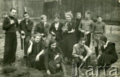 1937, Ryga, Republika Łotwska.
Piotr Łastowski podczas wykonywania prac społecznych.
Fot. NN, zbiory Archiwum Historii Mówionej Ośrodka KARTA i Domu Spotkań z Historią, udostępnił Piotr Łastowski w ramach projektu 