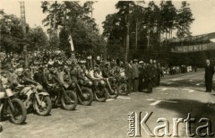 1945, Ryga, Łotewska SRR, ZSRR.
Zawody motocyklistów.
Fot. NN, zbiory Archiwum Historii Mówionej Ośrodka KARTA i Domu Spotkań z Historią, udostępnił Piotr Łastowski w ramach projektu 