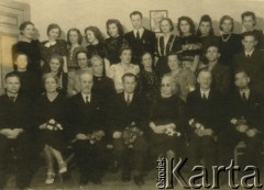 28.06.1948, Ryga, Łotewska SRR, ZSRR.
Piotr Łaptowski jako maturzysta. Stoi w środku w ostatnim rzędzie.
Fot. NN, zbiory Archiwum Historii Mówionej Ośrodka KARTA i Domu Spotkań z Historią, udostępnił Piotr Łastowski w ramach projektu 