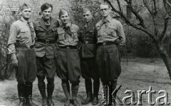 1937-1938, Ryga, Republika Łotewska.
33 Polska Drużyna Harcerska. Od lewej: Franciszek Kłygul, Jan Som, Jan Kuzjakow, Jakutis, Kazimierz Kłygul.
Fot. NN, zbiory Archiwum Historii Mówionej Ośrodka KARTA i Domu Spotkań z Historią, udostępnił Jan Kłygul w ramach projektu 
