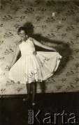 Przed 1939, Rzeżyca, Republika Łotewska.
Helena Snarska z domu Styczyńska, matka Reginy Bartuszewicz, wyróżniona tytułem miss miasta Rzeżyca. Na fotografii odręczny napis 