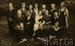 Przed 1939, Republika Łotewska.
Zakończenie roku szkolnego. Fotografia z rodzinnego archiwum Bogumiły Dmuchowskiej (z d. Wróblewskiej).
Fot. NN, zbiory Archiwum Historii Mówionej Ośrodka KARTA i Domu Spotkań z Historią, udostępniła Bogumiła Dmuchowska w ramach projektu 
