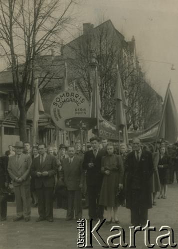 Lata 40.- 50., Ryga, Łotewska Socjalistyczna Republika Radziecka, Związek Socjalistycznych Republik Radzieckich.
Pracownicy fabryki wyrobów i galanterii skórzanej 