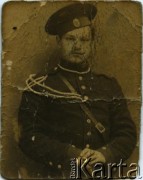 1913, Mitawa, Cesarstwo Rosyjskie.
Lucjan Grzybowski (1891-1971), ojciec Wandy Sosnowskiej, jako żołnierz wojska rosyjskiego.
Fot. NN, zbiory Archiwum Historii Mówionej Ośrodka KARTA i Domu Spotkań z Historią, udostępniła Wanda Sosnowska w ramach projektu 