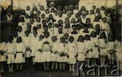 1930, Krasław, Republika Łotewska.
I Komunia Święta Wandy Sosnowskiej.
Fot. NN, zbiory Archiwum Historii Mówionej Ośrodka KARTA i Domu Spotkań z Historią, udostępniła Wanda Sosnowska w ramach projektu 