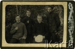 Ok. 1910/1911, Krasław, Imperium Rosyjskie.
Lucjan Grzybowski (1891-1971), ojciec Wandy Sosnowskiej, jako uczeń tajnej szkoły.
Fot. NN, zbiory Archiwum Historii Mówionej Ośrodka KARTA i Domu Spotkań z Historią, udostępniła Wanda Sosnowska w ramach projektu 