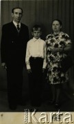 1967, Krasław, Łotewska SRR, ZSRR.
Pierwsza Komunia Święta syna Reginy Syrycy. Obok Regina Syryca i jej mąż Stefan.
Fot. NN, zbiory Archiwum Historii Mówionej Ośrodka KARTA i Domu Spotkań z Historią, udostępniła Regina Syryca w ramach projektu 
