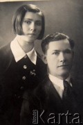 Lata 30., Krasław, Republika Łotewska.
Portret Józefa Tymachowicza i jego siostry.
Fot. NN, zbiory Archiwum Historii Mówionej Ośrodka KARTA i Domu Spotkań z Historią, udostępnił Józef Tymachowicz w ramach projektu 