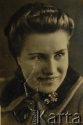 Pocz. lat 40., Baranowicze, woj. nowogródzkie, Polska. 
Portret Marii Żabik.
Fot. NN, zbiory Archiwum Historii Mówionej Ośrodka KARTA i Domu Spotkań z Historią, udostępnili Maria i Kazimierz Żabikowie w ramach projektu 