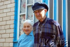 8.07.2008, Baranowicze, Białoruś.
Maria i Kazimierz Żabikowie przed swoim domem.
Fot. Jakub Gałęziowski, zdjęcie wykonane w ramach realizacji projektu 