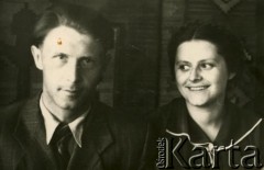 1957, Kujbyszew, obwód nowosybirski, Związek Socjalistycznych Republik Radzieckich.
Elżbieta Dołęga-Wrzosek oraz Eugeniusz Sieliwończyk.
Fot. NN, zbiory Archiwum Historii Mówionej Ośrodka KARTA i Domu Spotkań z Historią, udostępniła Elżbieta Dołęga-Wrzosek w ramach projektu 