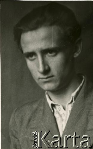 1950, Mińsk, Białoruska Socjalistyczna Republika Radziecka, Związek Socjalistycznych Republik Radzieckich.
Student Albert Butrym, który zginął w kopalni Uranu w Kazachstanie.
Fot. NN, zbiory Archiwum Historii Mówionej Ośrodka KARTA i Domu Spotkań z Historią, udostępniła Elżbieta Dołęga-Wrzosek w ramach projektu 