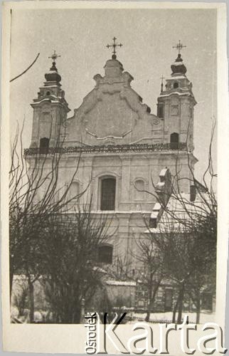 Lata 20./30., Pińsk, woj. poleskie, Polska.
Kościół franciszkański, obecnie katedralny.
Fot. NN, zbiory Archiwum Historii Mówionej Ośrodka KARTA i Domu Spotkań z Historią, udostępniła Ludwika Pawlak w ramach projektu 