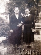 Lata 40., Pińsk, Białoruska SRR, ZSRR.
Siostry zakonne: Ryta (z prawej) i Anzelma.
Fot. NN, zbiory Archiwum Historii Mówionej Ośrodka KARTA i Domu Spotkań z Historią, udostępniła Ludwika Pawlak w ramach projektu 