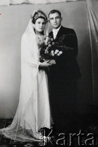 Lata 50., Baranowicze, Białoruska SRR, ZSRR.
Portret ślubny Kazimiery Staros i jej męża.
Fot. NN, zbiory Archiwum Historii Mówionej Ośrodka KARTA i Domu Spotkań z Historią, udostępniła Kazimiera Staros w ramach projektu 