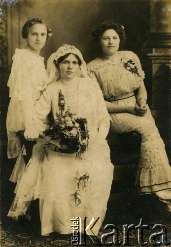 Przed 1939, brak miejsca.
Fotografia ślubna.
Fot. NN, zbiory Archiwum Historii Mówionej Ośrodka KARTA i Domu Spotkań z Historią, udostępniła Weronika Wensewiczowa w ramach projektu 