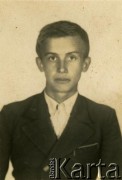 Brak daty, brak miejsca.
Portret chłopca.
Fot. NN, zbiory Archiwum Historii Mówionej Ośrodka KARTA i Domu Spotkań z Historią, udostępniła Maria Witwicka w ramach projektu 
