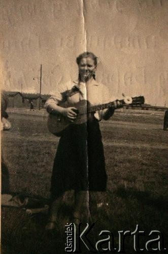 1944, Chemnitz, Rzesza Niemiecka.
Koleżanka Anny Hryciw (z d. Romanow).
Fot. NN, zbiory Archiwum Historii Mówionej Ośrodka KARTA i Domu Spotkań z Historią, udostępniła Anna Hryciw w ramach projektu 