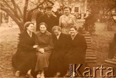 1962, Mińsk, Białoruska SRR, ZSRR.
Studentki Instytutu Medycznego, Nina Romańczuk (2. z lewej).
Fot. NN, zbiory Archiwum Historii Mówionej Ośrodka KARTA i Domu Spotkań z Historią, udostępniła Nina Romańczuk w ramach projektu 
