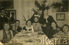 Przed 1939, Zaleszczyki, woj. tarnopolskie, Polska.
Święta Bożego Narodzenia.
Fot. NN, zbiory Archiwum Historii Mówionej Ośrodka KARTA i Domu Spotkań z Historią, udostępniła Marii Podolińskiej-Wójt w ramach projektu 