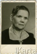 Brak daty, brak miejsca.
Portret kobiety. Fotografia z archiwum rodzinnego Urszuli Lipanowej.
Fot. NN, zbiory Archiwum Historii Mówionej Ośrodka KARTA i Domu Spotkań z Historią, udostępniła Urszula Lipanowa w ramach projektu 