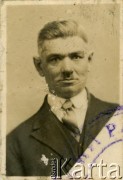 Brak daty, brak miejsca.
Portret mężczyzny. Fotografia z archiwum rodzinnego Urszuli Lipanowej.
Fot. NN, zbiory Archiwum Historii Mówionej Ośrodka KARTA i Domu Spotkań z Historią, udostępniła Urszula Lipanowa w ramach projektu 