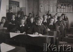 1946, Dyneburg, Łotewska SRR, ZSRR.
Uczniowie szkoły polskiej.
Fot. NN, zbiory Archiwum Historii Mówionej Ośrodka KARTA i Domu Spotkań z Historią, udostępniła Weronika Kurszyc w ramach projektu 