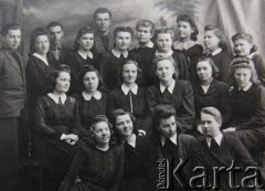 1946, Dyneburg, Łotewska SRR, ZSRR.
Uczniowie szkoły polskiej.
Fot. NN, zbiory Archiwum Historii Mówionej Ośrodka KARTA i Domu Spotkań z Historią, udostępniła Weronika Kurszyc w ramach projektu 