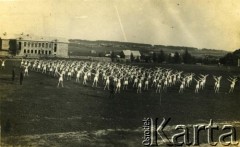 1939-1945, Łotewska SRR.
Gimnastyka w wojsku łotewskim.
Fot. NN, zbiory Archiwum Historii Mówionej Ośrodka KARTA i Domu Spotkań z Historią, udostępnił Stanisław Czaman w ramach projektu 