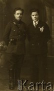 Ok. 1939, Łotwa.
Bracia Stanisław (z prawej) i Józef Czamanowie.
Fot. NN, zbiory Archiwum Historii Mówionej Ośrodka KARTA i Domu Spotkań z Historią, udostępnił Stanisław Czaman w ramach projektu 