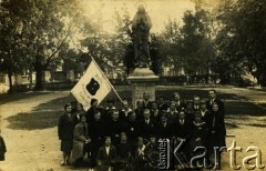 Przed 1939, Republika Łotewska.
Zdjęcie klasowe przekazane ze zbiorów rodzinnych Stanisława Czamana.
Fot. NN, zbiory Archiwum Historii Mówionej Ośrodka KARTA i Domu Spotkań z Historią, udostępnił Stanisław Czaman w ramach projektu 